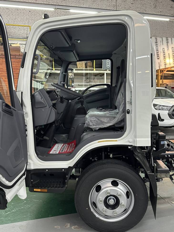 ISUZU NPR75 Cabina Simple Chasis Largo 0Km My2025. Financia Bco. Santander. Acércate a ORIO HNOS, SAN GENARO, concesionario oficial JMC, ISUZU, KAMA Camiones - Imagen 9
