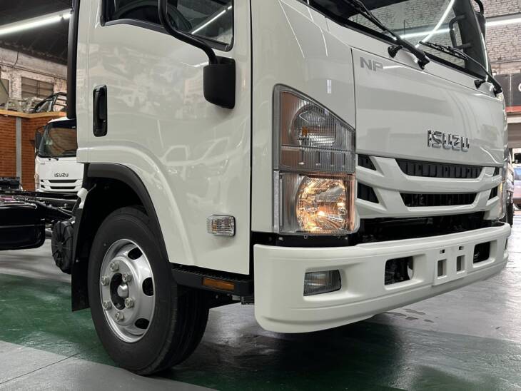 ISUZU NPR75 Cabina Simple Chasis Largo 0Km My2025. Financia Bco. Santander. Acércate a ORIO HNOS, SAN GENARO, concesionario oficial JMC, ISUZU, KAMA Camiones - Imagen 7