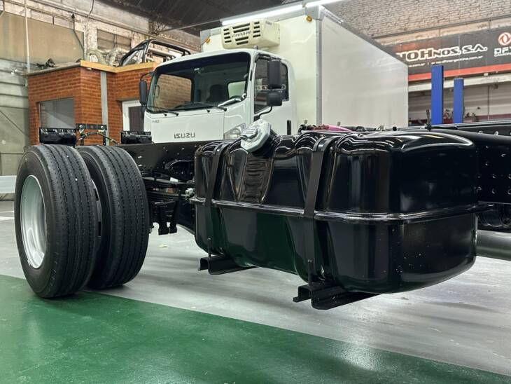 ISUZU NPR75 Cabina Simple Chasis Largo 0Km My2025. Financia Bco. Santander. Acércate a ORIO HNOS, SAN GENARO, concesionario oficial JMC, ISUZU, KAMA Camiones - Imagen 6