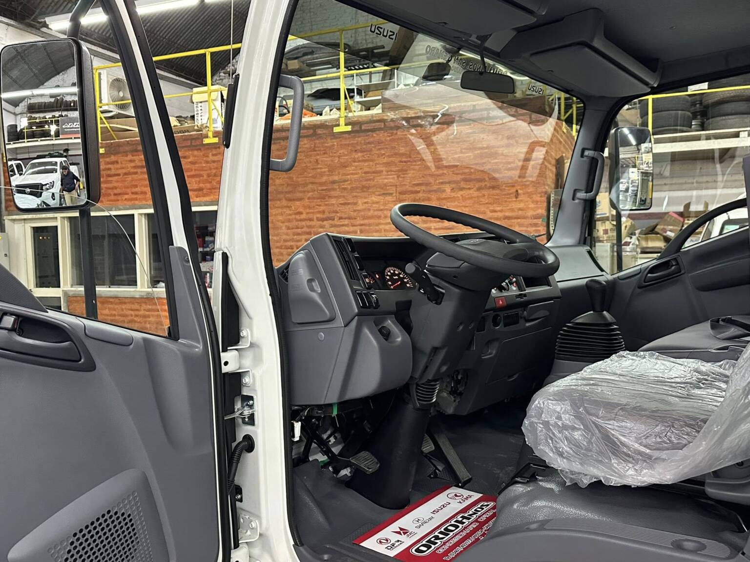 ISUZU NPR75 Cabina Simple Chasis Largo 0Km My2025. Financia Bco ...