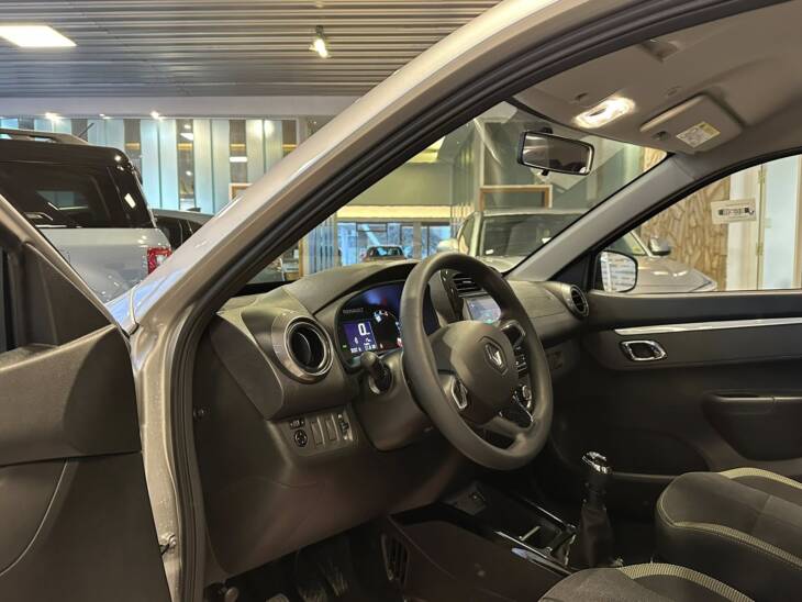 KWID ICONIC OUTSIDER 1.0 0Km My2025 DISPONIBLE. Financia Bco. Santander. Acércate a ORIO HNOS, SAN GENARO, concesionario oficial JMC, ISUZU, KAMA Camiones - Imagen 2