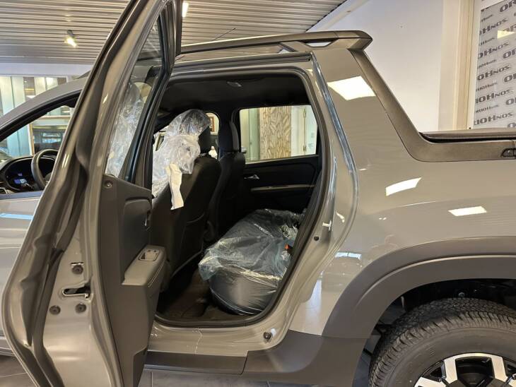 OROCH ICONIC 1.3 TCe 163cv 2WD CVT 0Km My2025, gris topo. Financia Bco. Santander. Acércate a ORIO HNOS, SAN GENARO, concesionario oficial SHINERAY, DOMY Utilitarios - Imagen 12