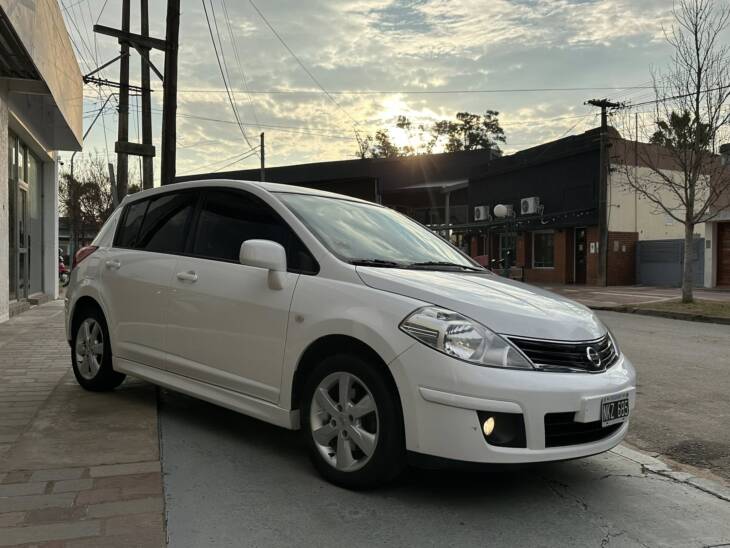 TIIDA 1.8 NAFTA 6M/T 5 PUERTAS ACENTA año 2014 IMPECABLE! Financia Bco. Santander. Acércate a ORIO HNOS, SAN GENARO, concesionario oficial JMC, ISUZU, KAMA Camiones - Imagen 6