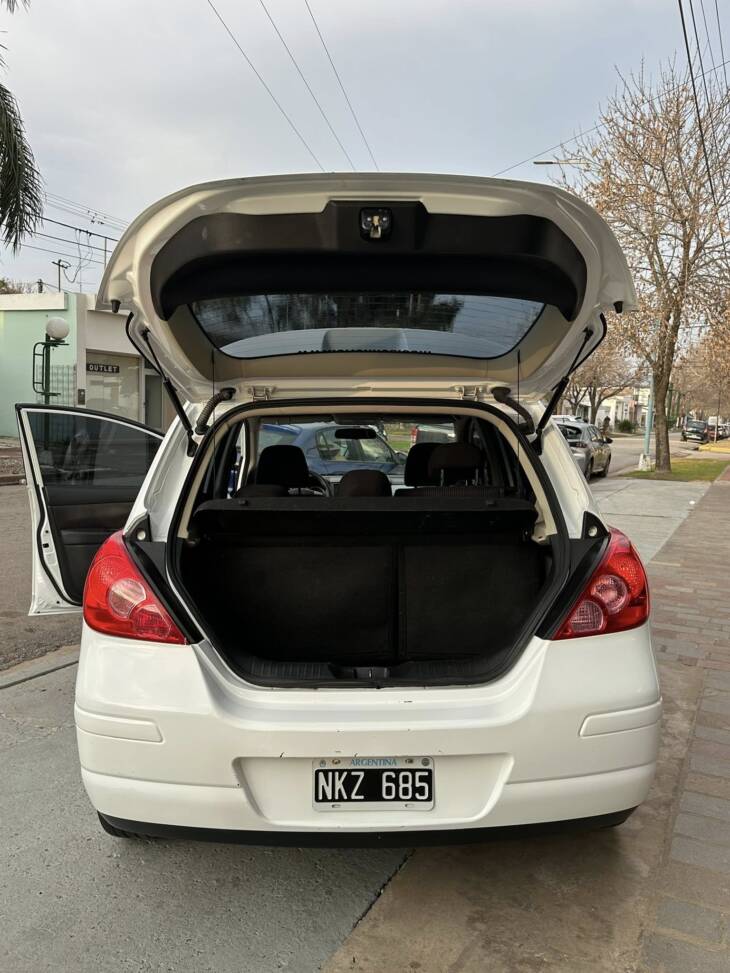 TIIDA 1.8 NAFTA 6M/T 5 PUERTAS ACENTA año 2014 IMPECABLE! Financia Bco. Santander. Acércate a ORIO HNOS, SAN GENARO, concesionario oficial JMC, ISUZU, KAMA Camiones - Imagen 5