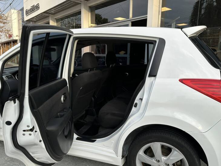 TIIDA 1.8 NAFTA 6M/T 5 PUERTAS ACENTA año 2014 IMPECABLE! Financia Bco. Santander. Acércate a ORIO HNOS, SAN GENARO, concesionario oficial JMC, ISUZU, KAMA Camiones - Imagen 12
