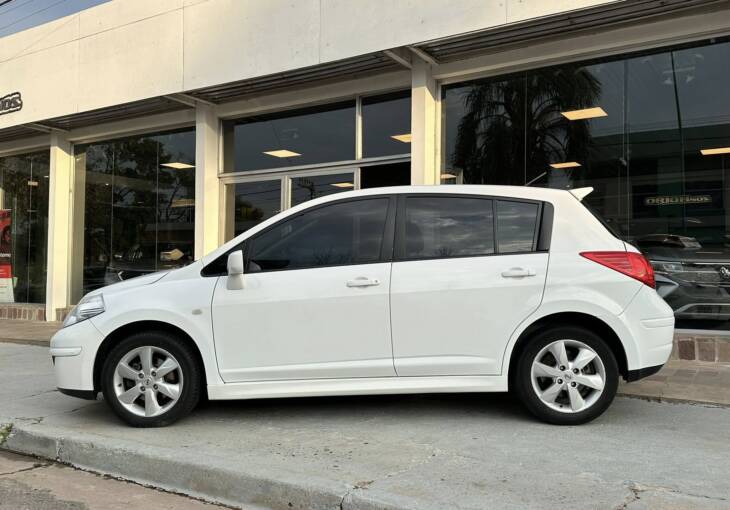 TIIDA 1.8 NAFTA 6M/T 5 PUERTAS ACENTA año 2014 IMPECABLE! Financia Bco. Santander. Acércate a ORIO HNOS, SAN GENARO, concesionario oficial JMC, ISUZU, KAMA Camiones - Imagen 2