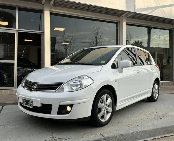 TIIDA 1.8 NAFTA 6M/T 5 PUERTAS ACENTA año 2014 IMPECABLE! Financia Bco. Santander. Acércate a ORIO HNOS, SAN GENARO, concesionario oficial JMC, ISUZU, KAMA Camiones