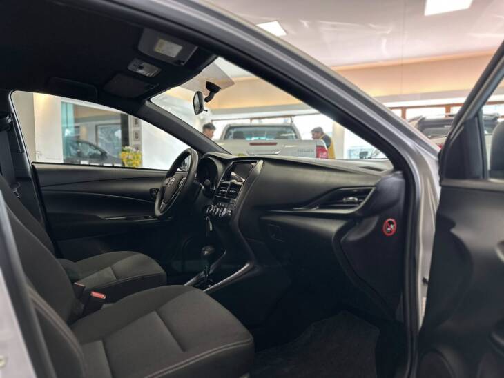 YARIS 1.5 NAFTA 5 PTAS XS CVT 0Km My2025 DISPONIBLE! Financia Bco. Santander. Acércate a ORIO HNOS, SAN GENARO, concesionario oficial SHINERAY, DOMY Utilitarios - Imagen 4