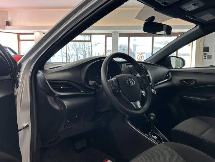 YARIS 1.5 NAFTA 5 PTAS XS CVT 0Km My2025 DISPONIBLE! Financia Bco. Santander. Acércate a ORIO HNOS, SAN GENARO, concesionario oficial SHINERAY, DOMY Utilitarios - Imagen 2