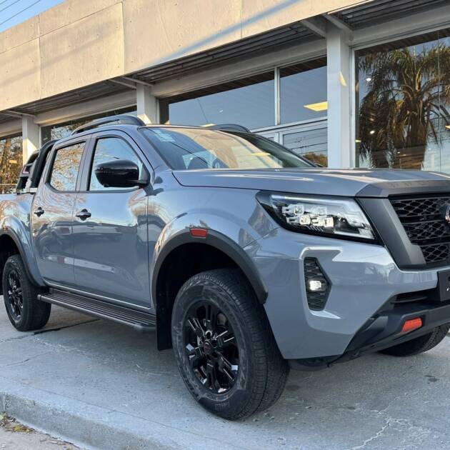 FRONTIER D/C 2.3 TDI A/T PRO4X 4x4 0Km My2025 gris volcánico. Financia Bco. Santander. Acércate a ORIO HNOS, SAN GENARO, concesionario oficial JMC, ISUZU, KAMA Camiones