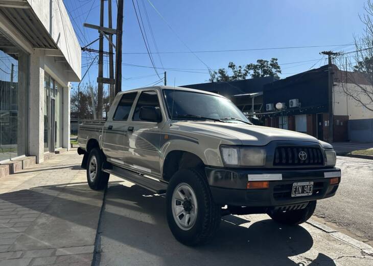 HILUX D/CABINA 3.0 DIESEL DX 4x2 año 2004 IMPECABLE! Acércate a ORIO HNOS, SAN GENARO, concesionario oficial SHINERAY, DOMY Utilitarios - Imagen 6