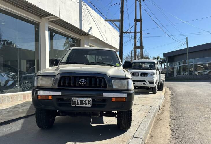 HILUX D/CABINA 3.0 DIESEL DX 4x2 año 2004 IMPECABLE! Acércate a ORIO HNOS, SAN GENARO, concesionario oficial SHINERAY, DOMY Utilitarios - Imagen 7