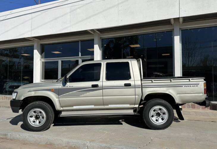 HILUX D/CABINA 3.0 DIESEL DX 4x2 año 2004 IMPECABLE! Acércate a ORIO HNOS, SAN GENARO, concesionario oficial SHINERAY, DOMY Utilitarios - Imagen 2