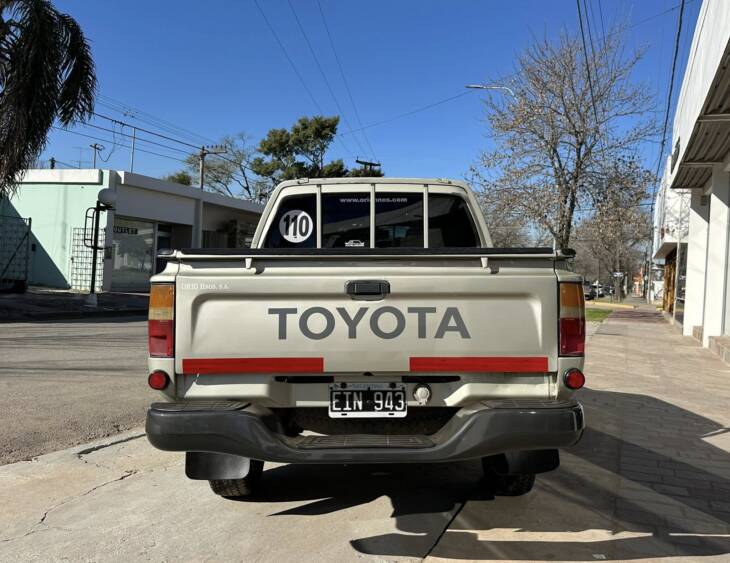 HILUX D/CABINA 3.0 DIESEL DX 4x2 año 2004 IMPECABLE! Acércate a ORIO HNOS, SAN GENARO, concesionario oficial SHINERAY, DOMY Utilitarios - Imagen 4