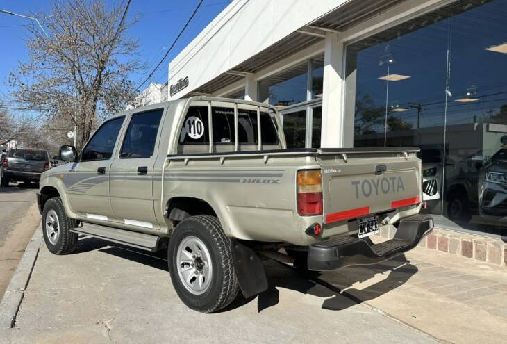 HILUX D/CABINA 3.0 DIESEL DX 4x2 año 2004 IMPECABLE! Acércate a ORIO HNOS, SAN GENARO, concesionario oficial SHINERAY, DOMY Utilitarios - Imagen 3