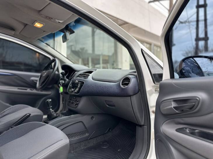 PUNTO ATTRACTIVE 1.4 8v año 2013 IMPECABLE! Financia Bco. Santander. Acércate a ORIO HNOS, SAN GENARO, concesionario oficial SHINERAY, DOMY Utilitarios - Imagen 8