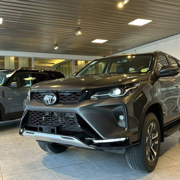 SW4 2.8 TDI A/T6 7ASIENTOS SRX 4x4 0Km My2025. Financia Bco. Santander. Acércate a ORIO HNOS, SAN GENARO, concesionario oficial JMC, ISUZU, KAMA Camiones