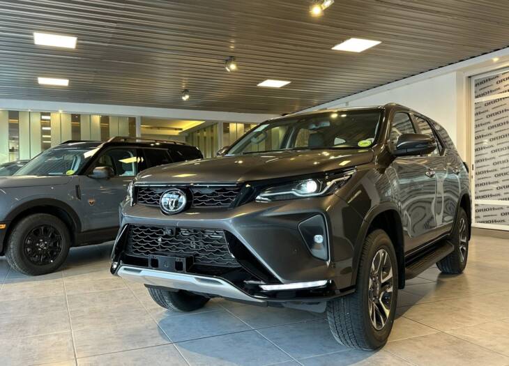SW4 2.8 TDI A/T6 7ASIENTOS SRX 4x4 0Km My2025. Financia Bco. Santander. Acércate a ORIO HNOS, SAN GENARO, concesionario oficial JMC, ISUZU, KAMA Camiones