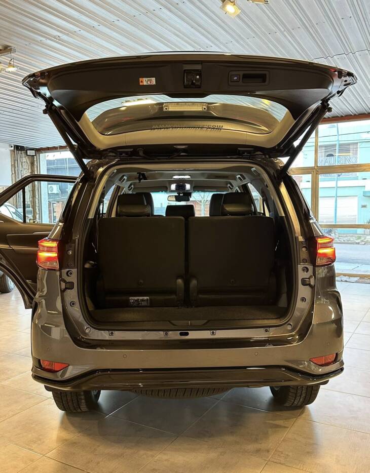 SW4 2.8 TDI A/T6 7ASIENTOS SRX 4x4 0Km My2025. Financia Bco. Santander. Acércate a ORIO HNOS, SAN GENARO, concesionario oficial JMC, ISUZU, KAMA Camiones - Imagen 12