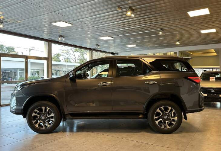 SW4 2.8 TDI A/T6 7ASIENTOS SRX 4x4 0Km My2025. Financia Bco. Santander. Acércate a ORIO HNOS, SAN GENARO, concesionario oficial JMC, ISUZU, KAMA Camiones - Imagen 2