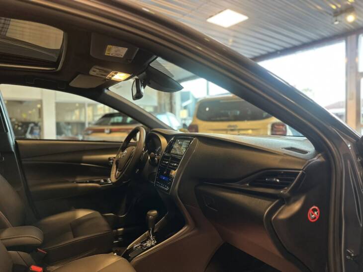 YARIS 1.5 5 PUERTAS CVT S 0Km My2025 gris azulado. DISPONIBLE! Financia Bco. Santander. Acércate a ORIO HNOS, SAN GENARO, concesionario oficial JMC, ISUZU, KAMA Camiones - Imagen 4