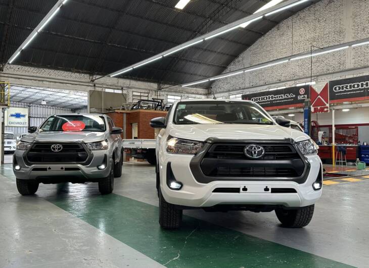 HILUX C/DOBLE 2.8 TDI AUTOMATICA SR 4x4 0Km My2024 blanco. Financia Bco. Santander. Acércate a ORIO HNOS, SAN GENARO, concesionario oficial JMC, ISUZU, KAMA Camiones - Imagen 20