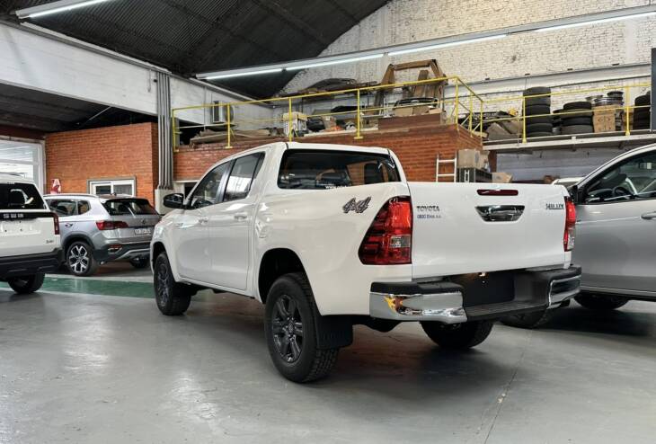 HILUX C/DOBLE 2.8 TDI AUTOMATICA SR 4x4 0Km My2024 blanco. Financia Bco. Santander. Acércate a ORIO HNOS, SAN GENARO, concesionario oficial JMC, ISUZU, KAMA Camiones - Imagen 15