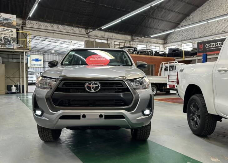 HILUX C/DOBLE 2.8 TDI AUTOMATICA SR 4x4 0Km My2024 blanco. Financia Bco. Santander. Acércate a ORIO HNOS, SAN GENARO, concesionario oficial JMC, ISUZU, KAMA Camiones - Imagen 13