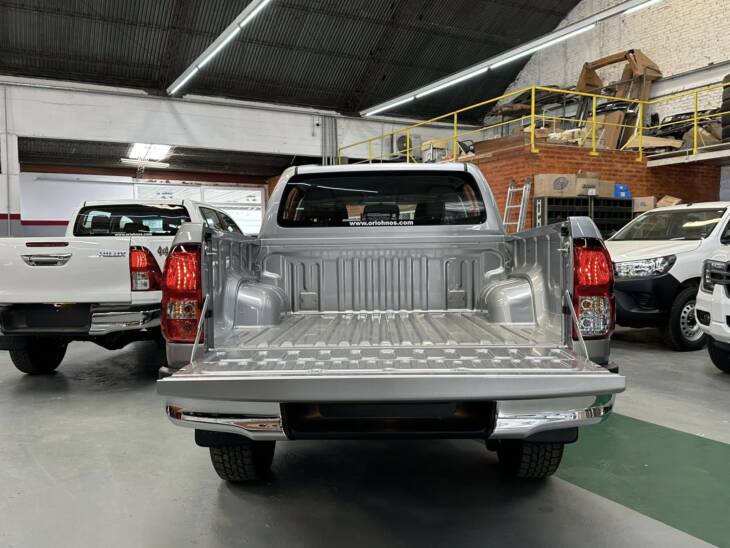 HILUX C/DOBLE 2.8 TDI AUTOMATICA SR 4x4 0Km My2024 blanco. Financia Bco. Santander. Acércate a ORIO HNOS, SAN GENARO, concesionario oficial JMC, ISUZU, KAMA Camiones - Imagen 10
