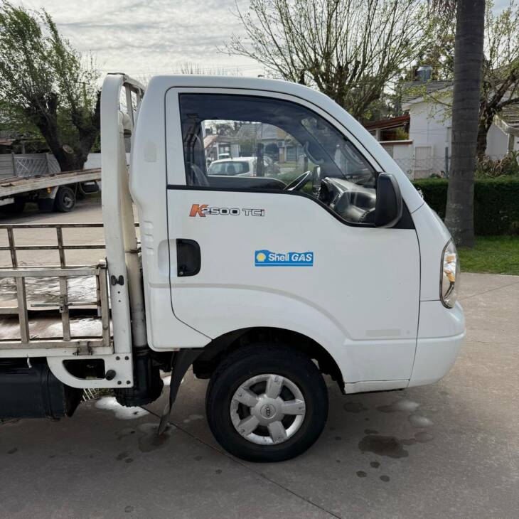 KIA K 2500 CABINA SIMPLE DIESEL con A. ACONDICIONADO año 2008 super confiable!  Acércate a ORIO HNOS, SAN GENARO, concesionario oficial SHINERAY, DOMY Utilitarios - Imagen 8