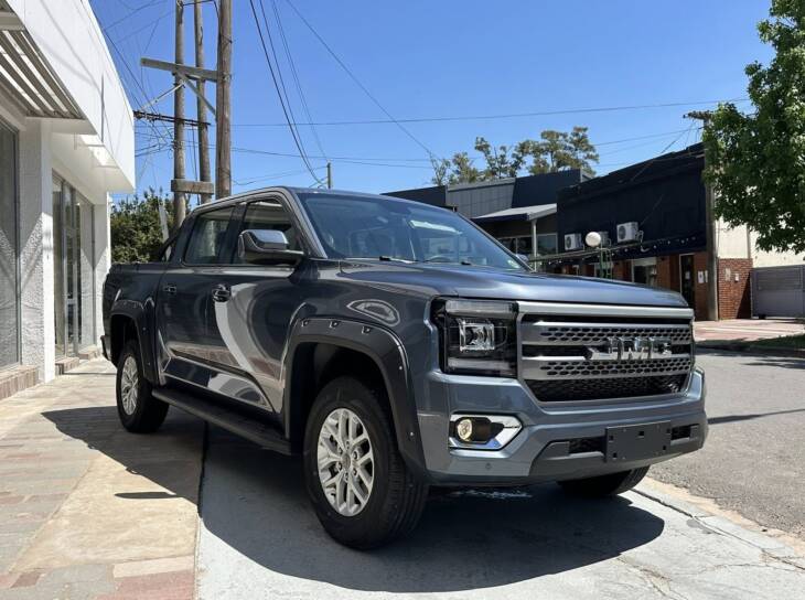 GRAND AVENUE 2.3 242hp NAFTA A/T 4x2 GL 0Km My2025 gris azulado. Financia Bco. Santander. Acércate a ORIO HNOS, SAN GENARO, concesionario oficial JMC, ISUZU, KAMA Camiones - Imagen 6