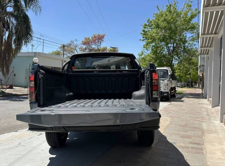 GRAND AVENUE 2.3 242hp NAFTA A/T 4x2 GL 0Km My2025 gris azulado. Financia Bco. Santander. Acércate a ORIO HNOS, SAN GENARO, concesionario oficial JMC, ISUZU, KAMA Camiones - Imagen 5