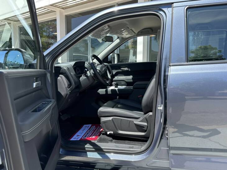 GRAND AVENUE 2.3 242hp NAFTA A/T 4x2 GL 0Km My2025 gris azulado. Financia Bco. Santander. Acércate a ORIO HNOS, SAN GENARO, concesionario oficial JMC, ISUZU, KAMA Camiones - Imagen 8