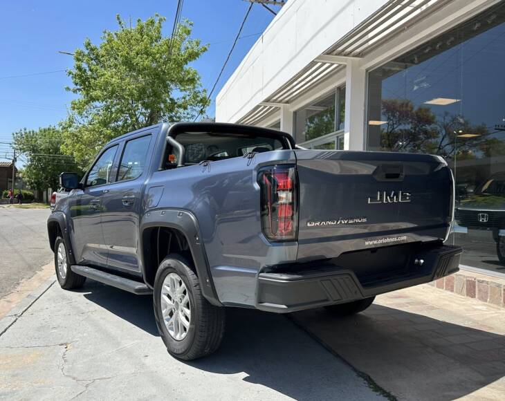 GRAND AVENUE 2.3 242hp NAFTA A/T 4x2 GL 0Km My2025 gris azulado. Financia Bco. Santander. Acércate a ORIO HNOS, SAN GENARO, concesionario oficial JMC, ISUZU, KAMA Camiones - Imagen 3