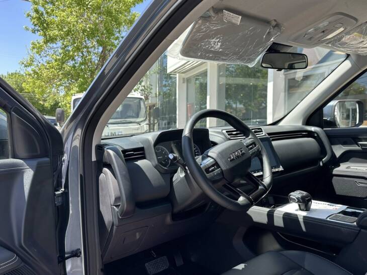GRAND AVENUE 2.3 242hp NAFTA A/T 4x2 GL 0Km My2025 gris azulado. Financia Bco. Santander. Acércate a ORIO HNOS, SAN GENARO, concesionario oficial JMC, ISUZU, KAMA Camiones - Imagen 9