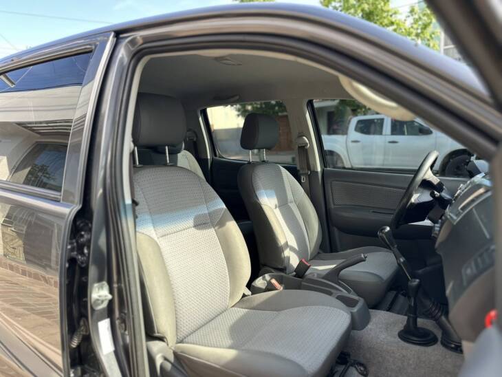 HILUX D/CABINA 2.5 TDI DX PACK 4x4 año 2015 impecable! Financia Bco. Santander. Acércate a ORIO HNOS, SAN GENARO, concesionario oficial SHINERAY, DOMY Utilitarios - Imagen 11