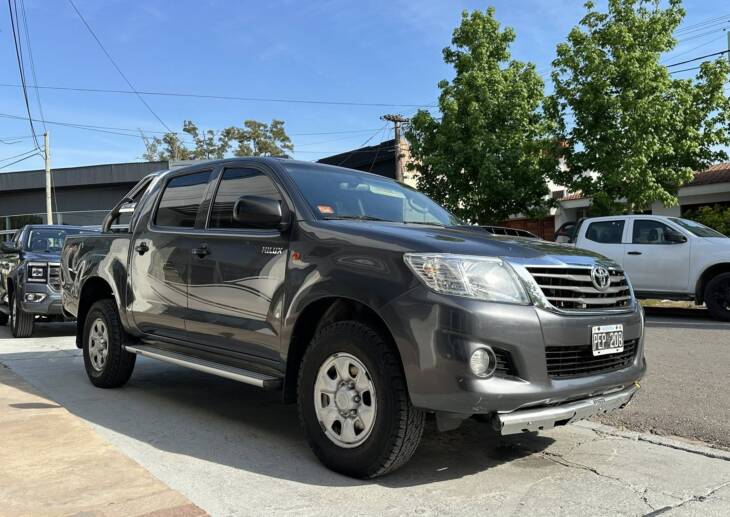 HILUX D/CABINA 2.5 TDI DX PACK 4x4 año 2015 impecable! Financia Bco. Santander. Acércate a ORIO HNOS, SAN GENARO, concesionario oficial SHINERAY, DOMY Utilitarios - Imagen 8