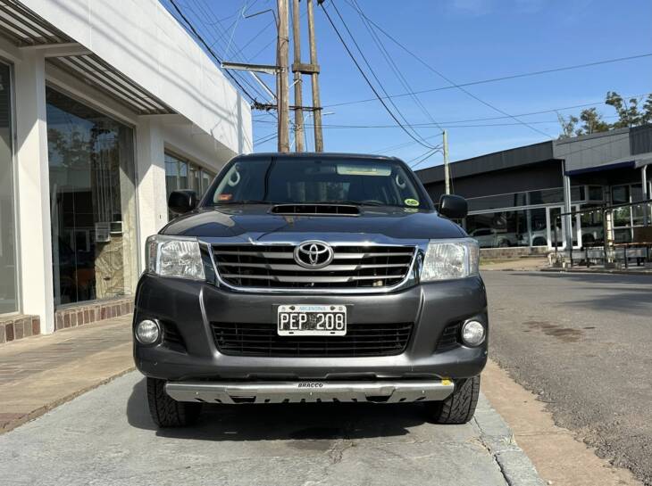 HILUX D/CABINA 2.5 TDI DX PACK 4x4 año 2015 impecable! Financia Bco. Santander. Acércate a ORIO HNOS, SAN GENARO, concesionario oficial SHINERAY, DOMY Utilitarios - Imagen 9