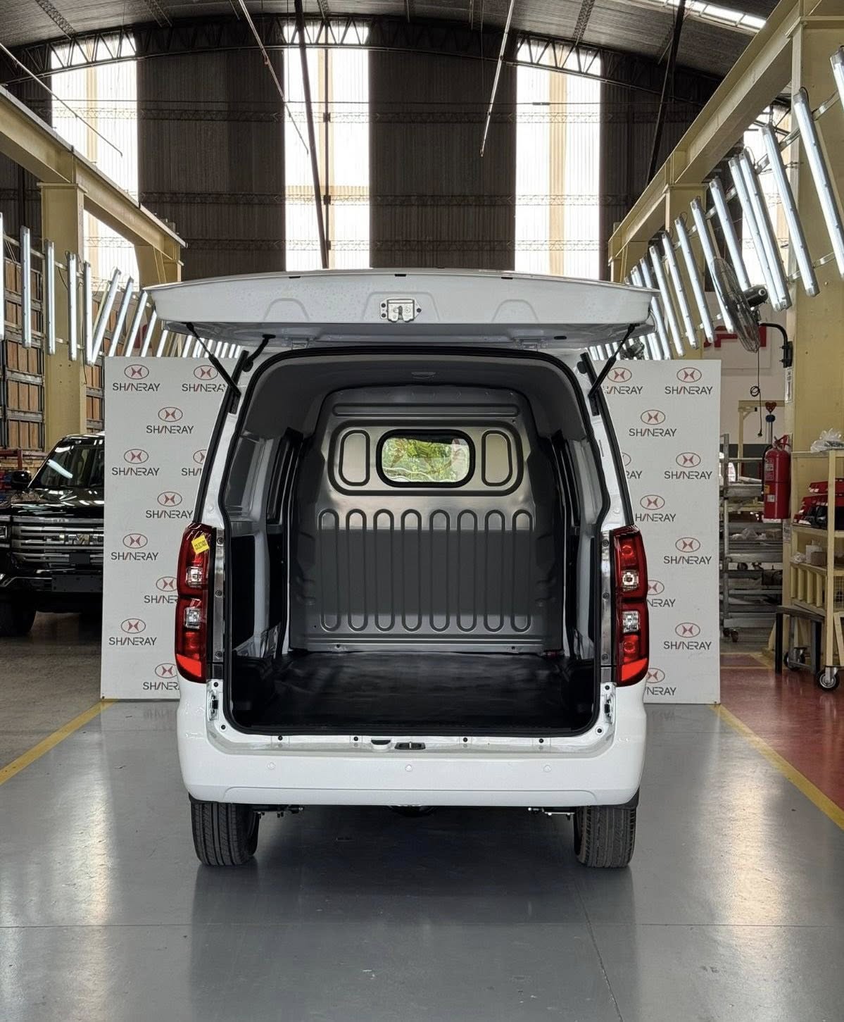 SHINERAY 2.0 NAFTA MANUAL M7 FURGÓN 0Km My2025. Financia Bco. Santander. Acércate a ORIO HNOS, SAN GENARO, concesionario oficial SHINERAY, DOMY Utilitarios - Imagen 5