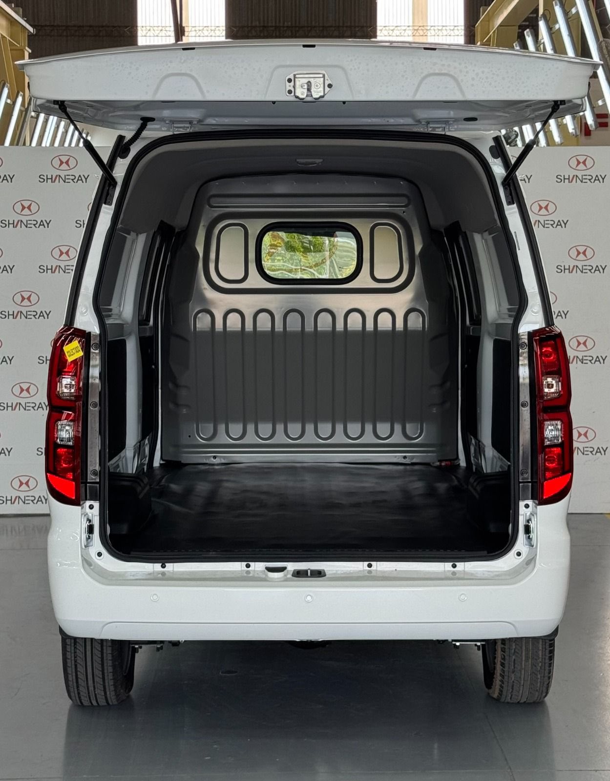 SHINERAY 2.0 NAFTA MANUAL M7 FURGÓN 0Km My2025. Financia Bco. Santander. Acércate a ORIO HNOS, SAN GENARO, concesionario oficial SHINERAY, DOMY Utilitarios - Imagen 4