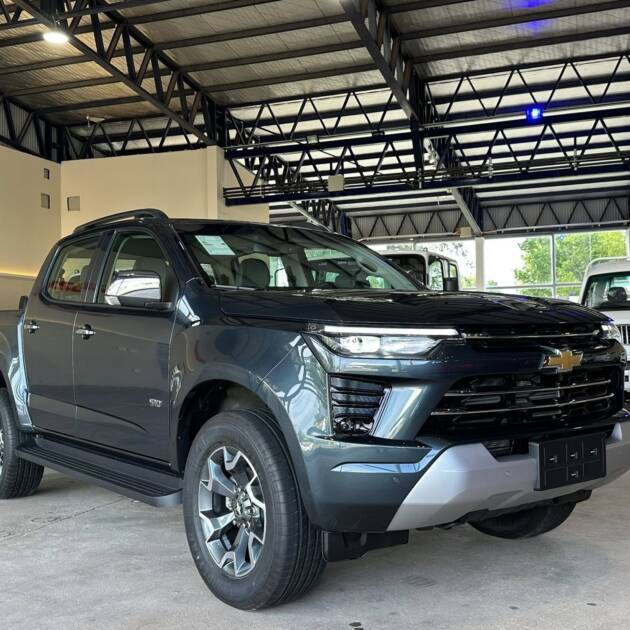 CHEVROLET S10 D/C 2.8 TDI A/T LTZ 4x4 0Km My2025 gris aegean. DISPONIBLE! Financia Bco. Santander. Acércate a ORIO HNOS, SAN GENARO, concesionario oficial JMC, ISUZU, KAMA Camiones
