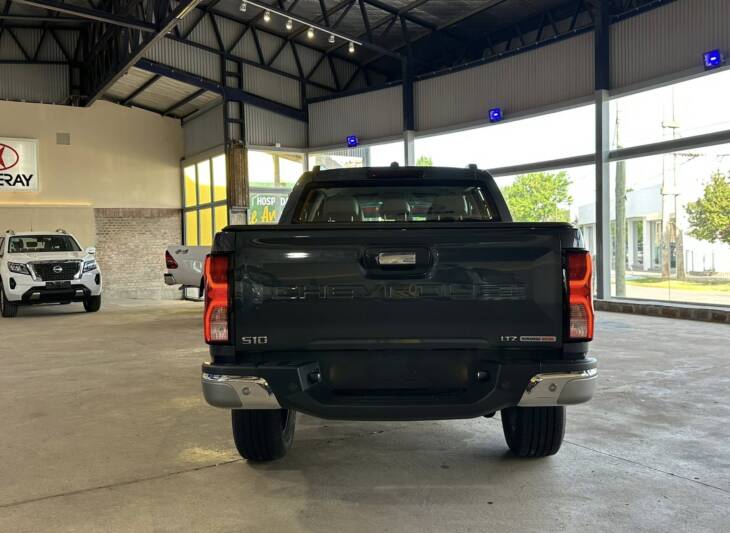 CHEVROLET S10 D/C 2.8 TDI A/T LTZ 4x4 0Km My2025 gris aegean. DISPONIBLE! Financia Bco. Santander. Acércate a ORIO HNOS, SAN GENARO, concesionario oficial JMC, ISUZU, KAMA Camiones - Imagen 4