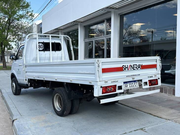SHINERAY T 30 C/ SIMPLE CHASIS con DUALES p/2Ton. año 2021, blanco. con 26.000Km. Financia Bco. Santander. Acércate a ORIO HNOS, SAN GENARO, concesionario oficial SHINERAY, DOMY Utilitarios - Imagen 3