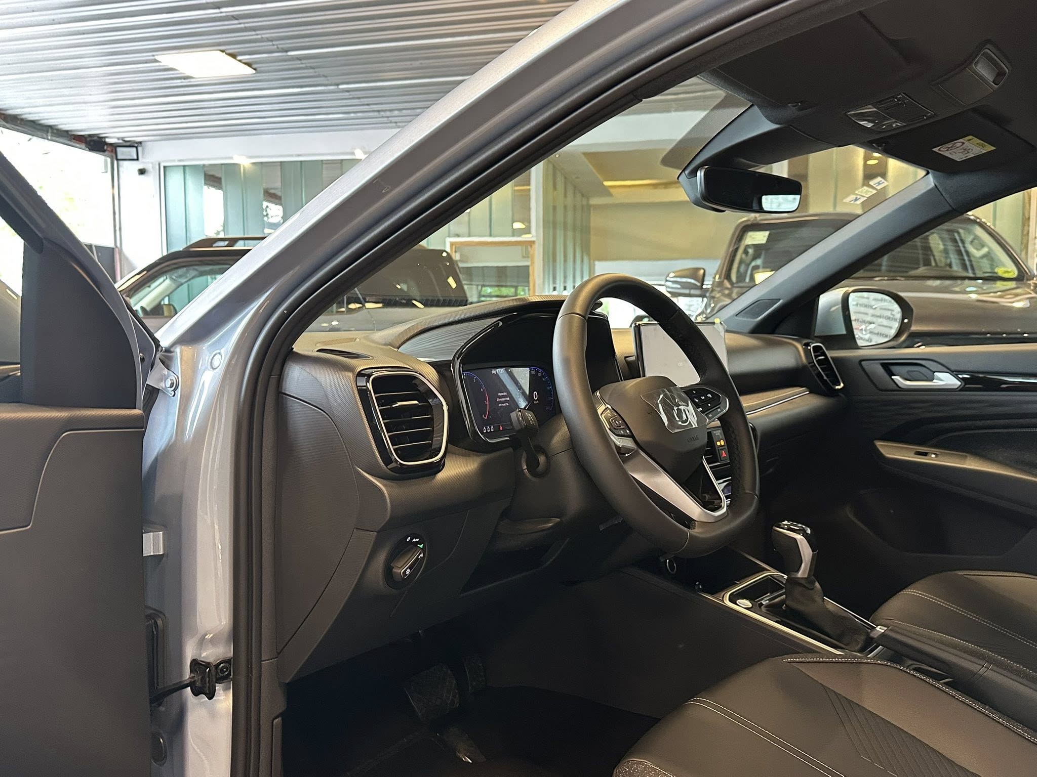 TERA 170 TSI HIGH 0Km My2025 gris alba. Financia Bco. Santander. Acércate a ORIO HNOS, SAN GENARO, concesionario oficial JMC, ISUZU, KAMA Camiones - Imagen 2