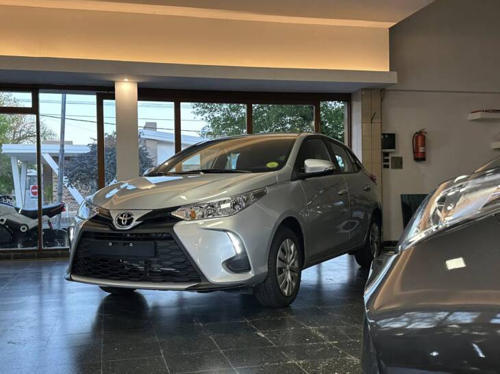 YARIS 5 PUERTAS CVT XS 0Km My2025. Financia Bco. Santander. Acércate a ORIO HNOS, SAN GENARO, concesionario oficial JMC, ISUZU, KAMA Camiones