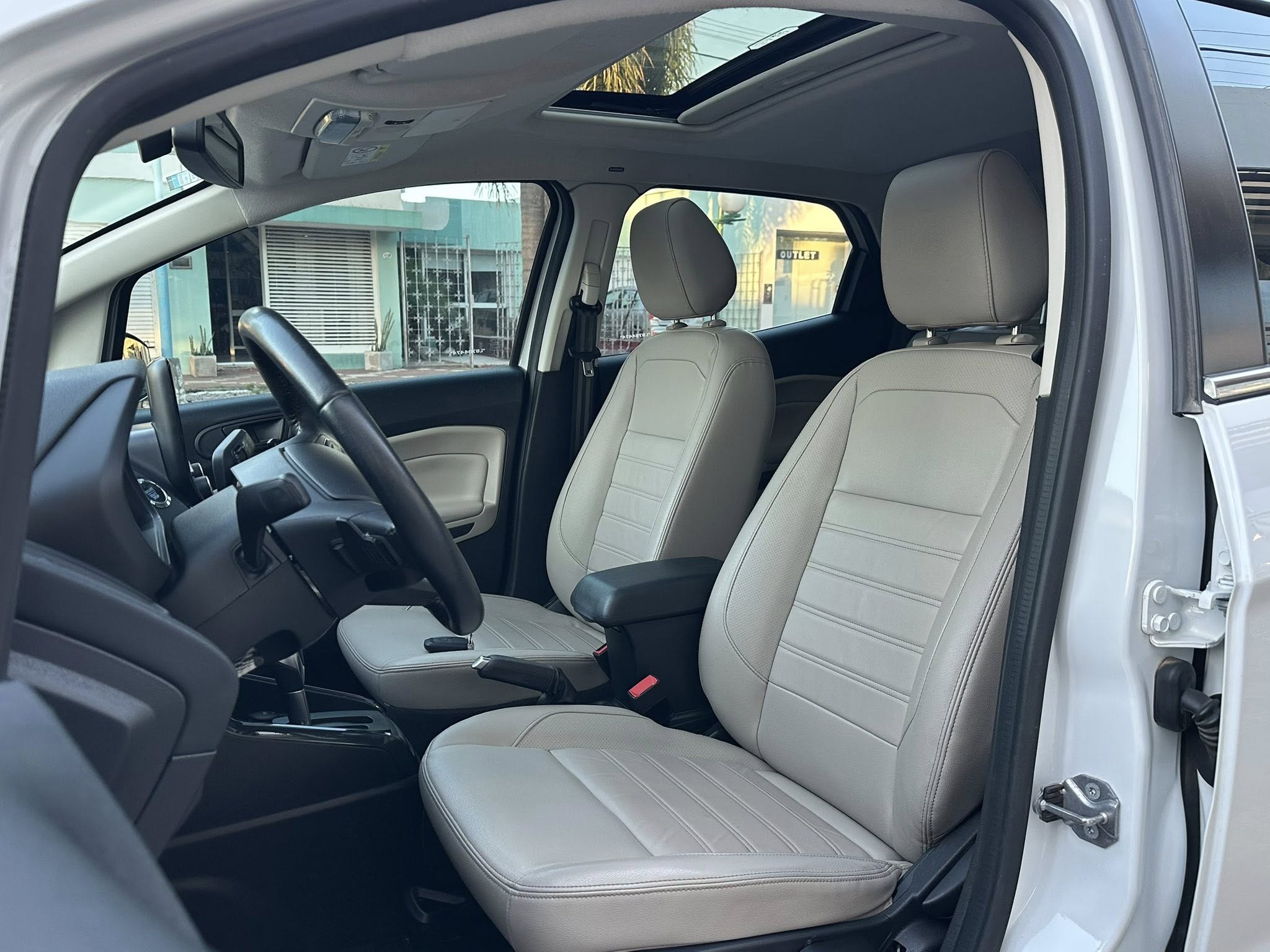 ECOSPORT TITANIUM 1.5 NAFTA A/T año 2019 con 45.000Km. UNICA!! Financia Bco. Santander. Acércate a ORIO HNOS, SAN GENARO, concesionario oficial JMC, ISUZU, KAMA Camiones - Imagen 16