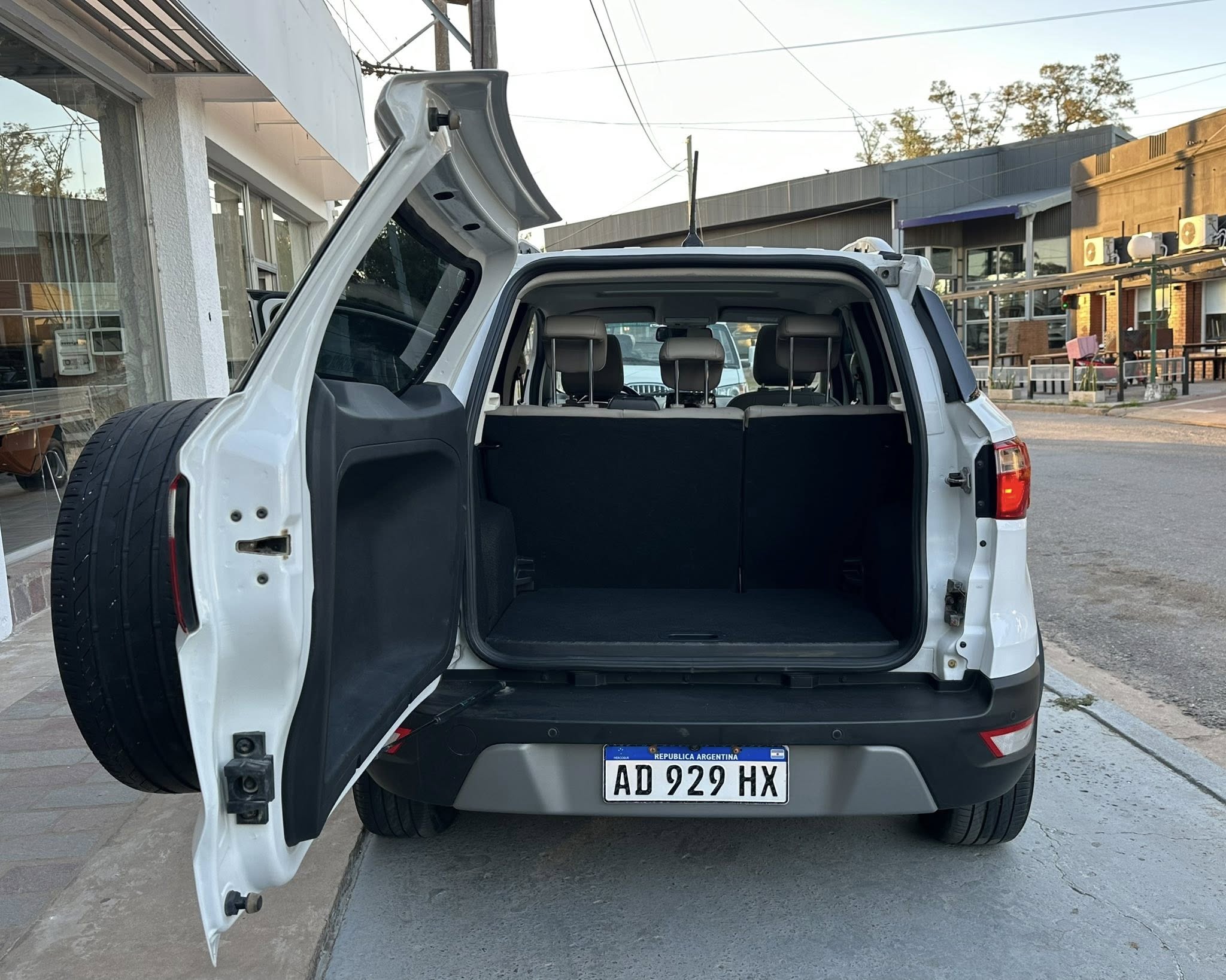 ECOSPORT TITANIUM 1.5 NAFTA A/T año 2019 con 45.000Km. UNICA!! Financia Bco. Santander. Acércate a ORIO HNOS, SAN GENARO, concesionario oficial JMC, ISUZU, KAMA Camiones - Imagen 13