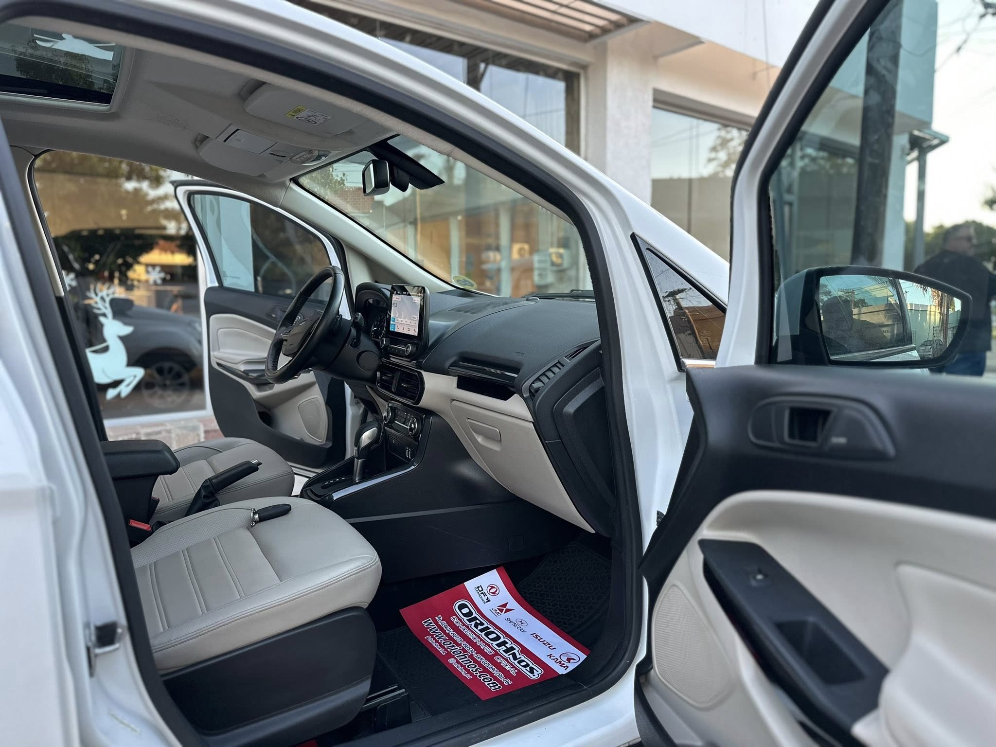 ECOSPORT TITANIUM 1.5 NAFTA A/T año 2019 con 45.000Km. UNICA!! Financia Bco. Santander. Acércate a ORIO HNOS, SAN GENARO, concesionario oficial JMC, ISUZU, KAMA Camiones - Imagen 12