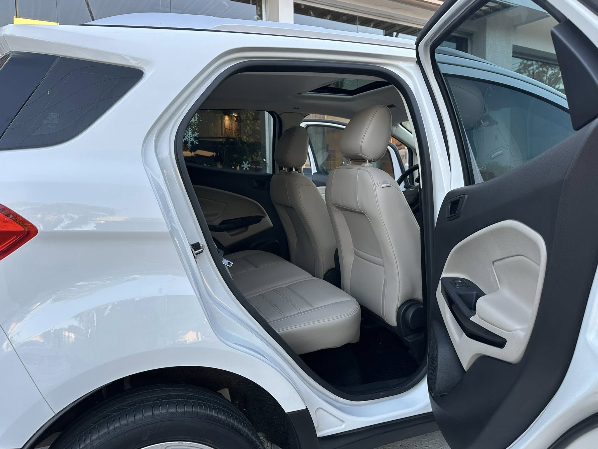 ECOSPORT TITANIUM 1.5 NAFTA A/T año 2019 con 45.000Km. UNICA!! Financia Bco. Santander. Acércate a ORIO HNOS, SAN GENARO, concesionario oficial JMC, ISUZU, KAMA Camiones - Imagen 11