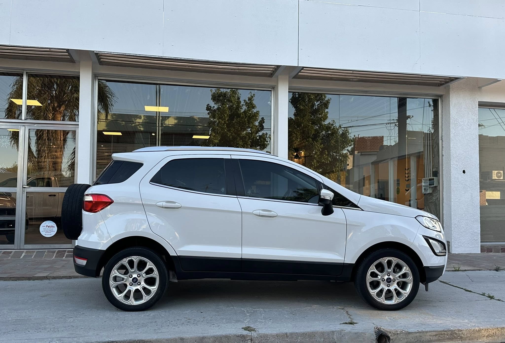 ECOSPORT TITANIUM 1.5 NAFTA A/T año 2019 con 45.000Km. UNICA!! Financia Bco. Santander. Acércate a ORIO HNOS, SAN GENARO, concesionario oficial JMC, ISUZU, KAMA Camiones - Imagen 8